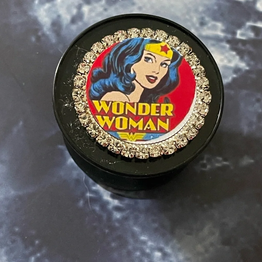 Wonder Woman phone accessory
